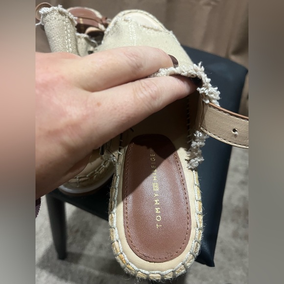 Never Worn Tommy Hilfiger Yolanda Espadrille Wedge Sandals-Tan Size 7.5 - Picture 6 of 8
